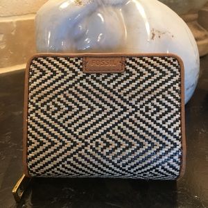 Fossil tan leather with tan and black woven front.